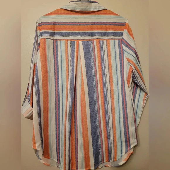 **4/$20 TEES**Women's size large button up blouse - Picture 7 of 7